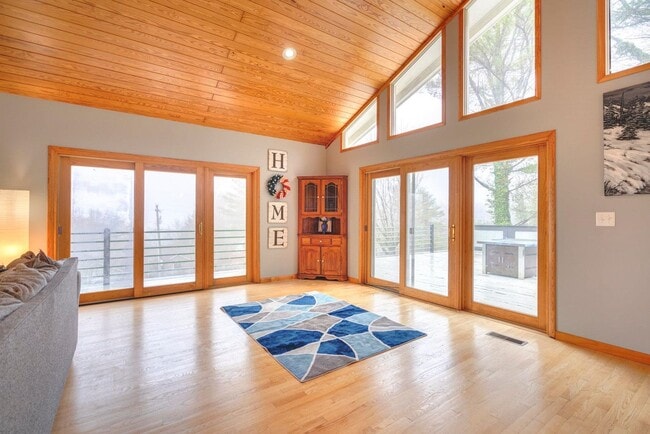 Building Photo - 202 Fincastle Dr
