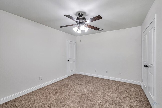 Building Photo - 410 E 97th St