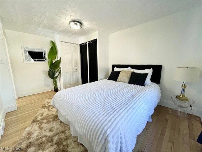 Building Photo - 250 Center Rd