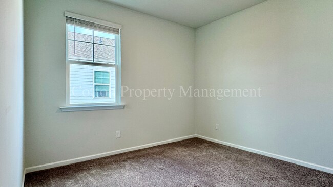 Building Photo - 2516 Centerway Ln