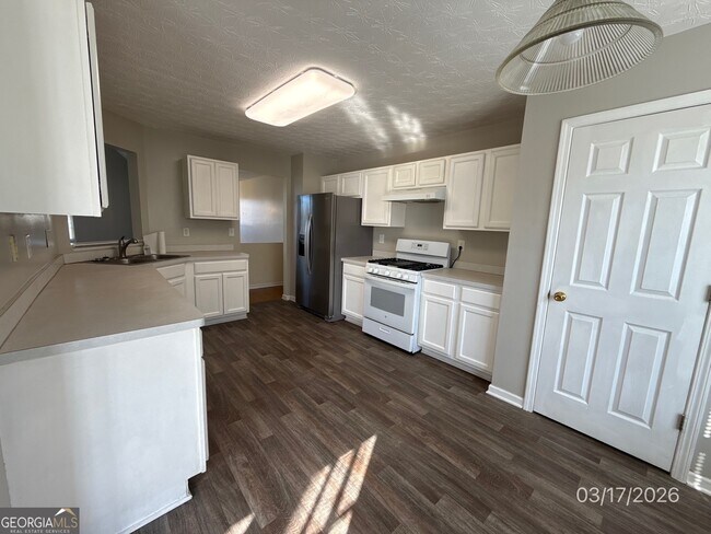 Building Photo - 2021 Gates Ct