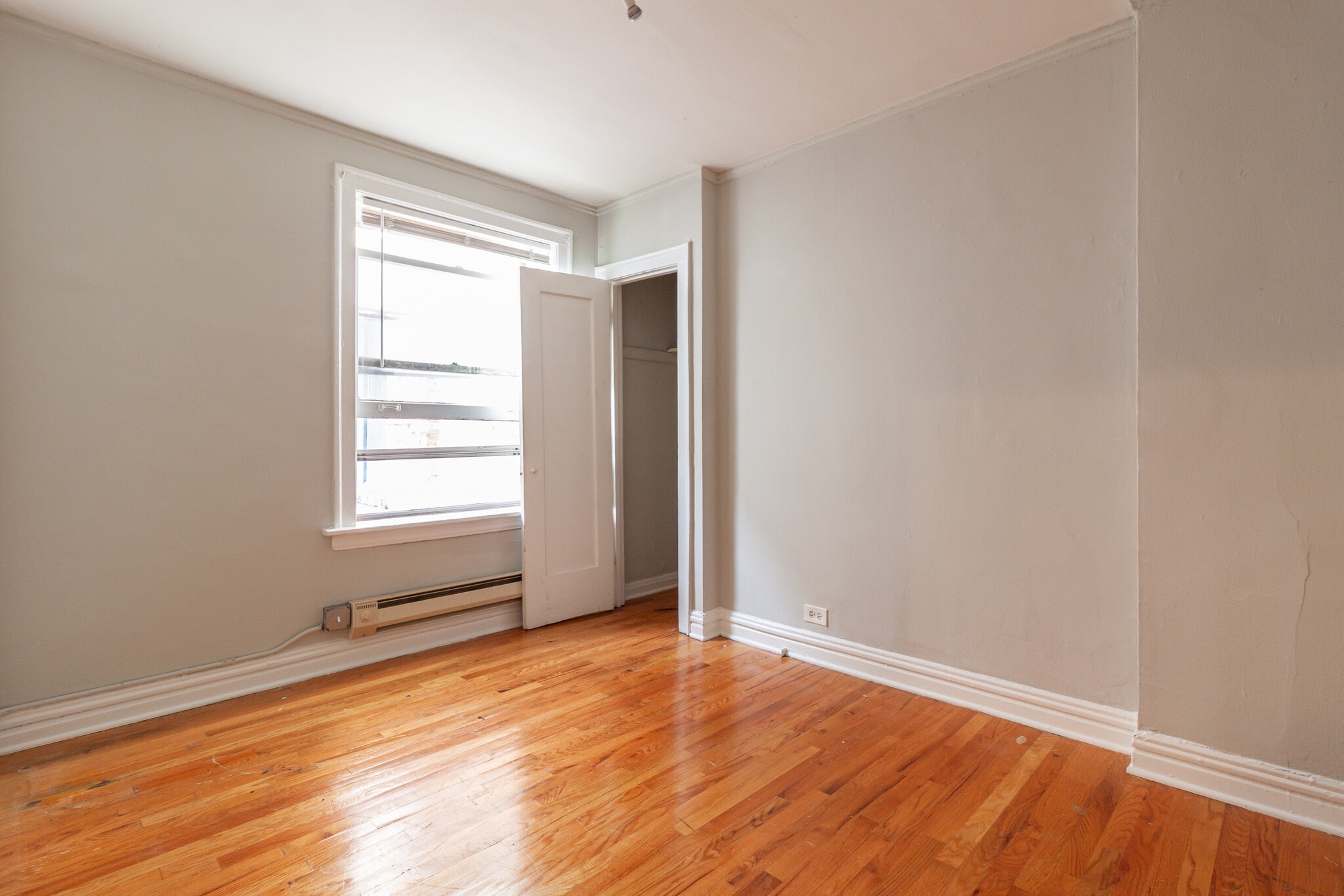 Building Photo - 435 W Roscoe St