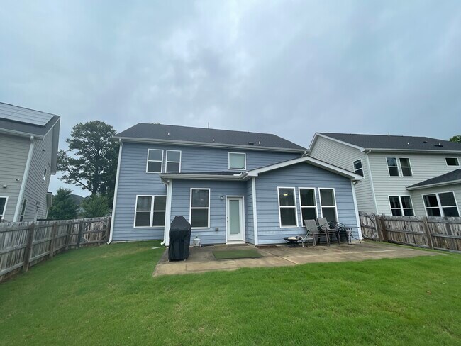 Building Photo - 1013 Travern Dr