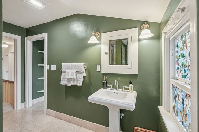 Building Photo - Classic Portland Charm + Modern Comfort in...