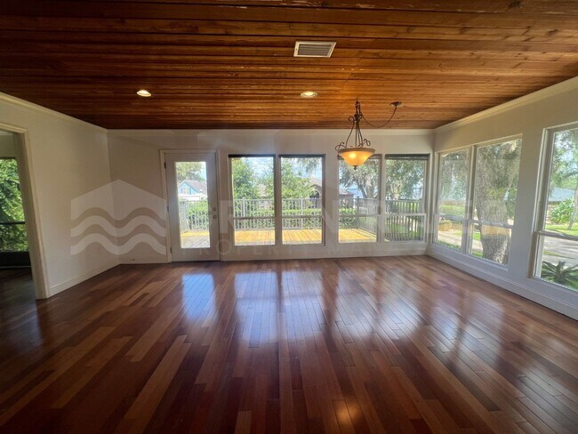 Building Photo - Amazing 4 bedroom home with St Johns River Views Available Now!