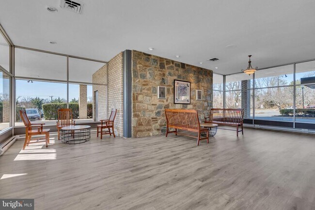 Building Photo - 3245 Rio Dr