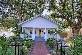 Building Photo - Timeless Bungalow located in the heart of Plant City Historic District