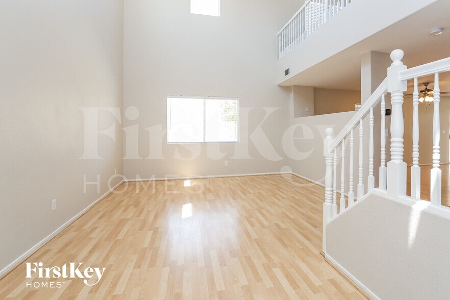 Building Photo - 718 Azure Banks Ave