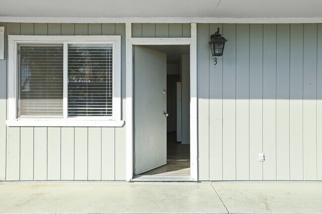 Building Photo - 111 N Walnut Ave