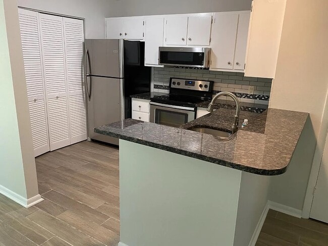 Building Photo - 1223 Meadow Park Ln