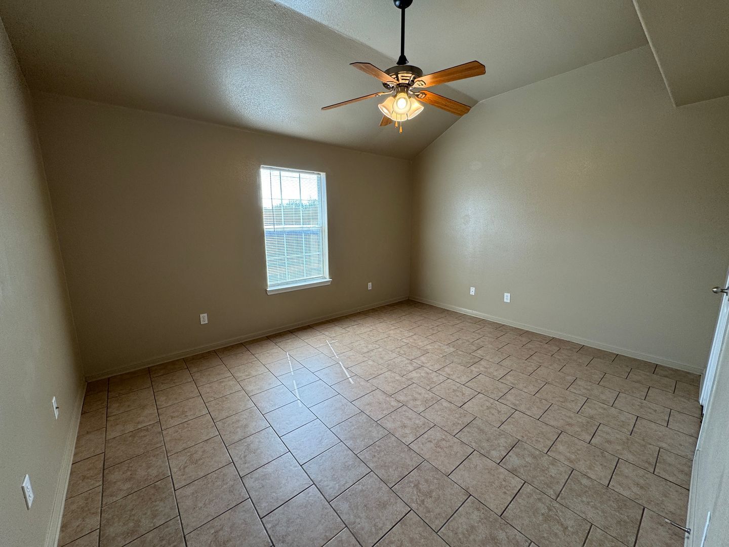 Building Photo - 3304 Kbs Ct