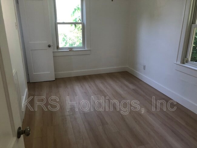 Building Photo - 226 Hickory Ave