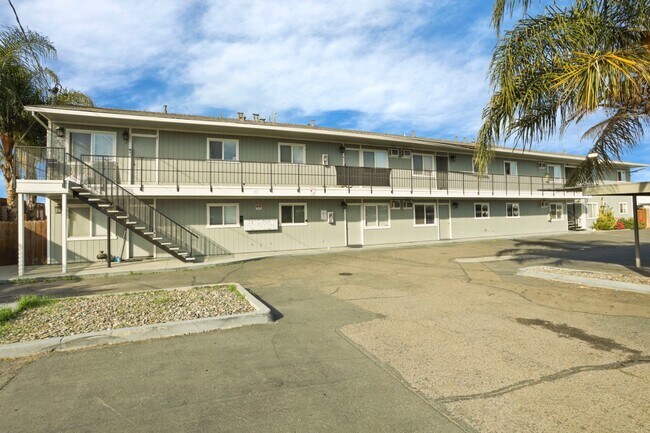 Building Photo - 111 N Walnut Ave