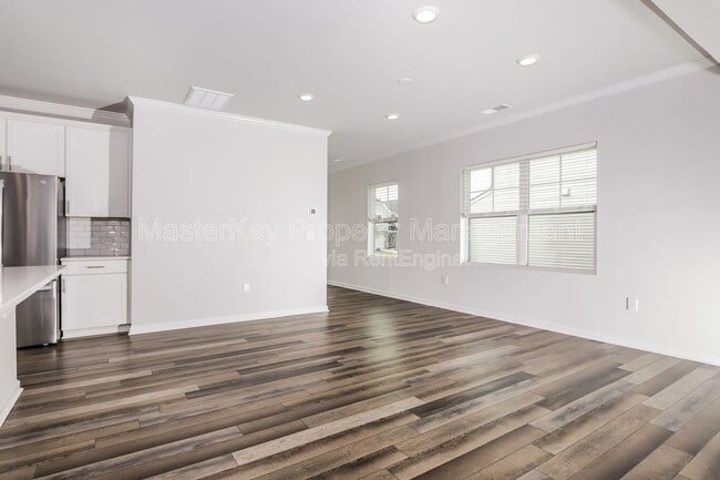 Building Photo - 2061 Caen St