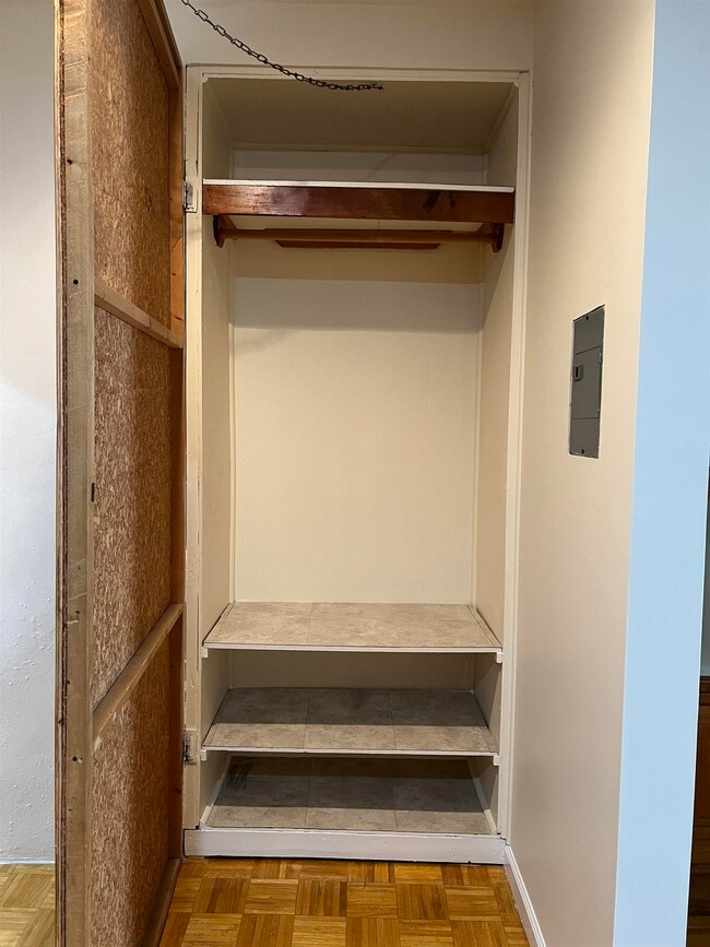 Building Photo - 220 Bay St