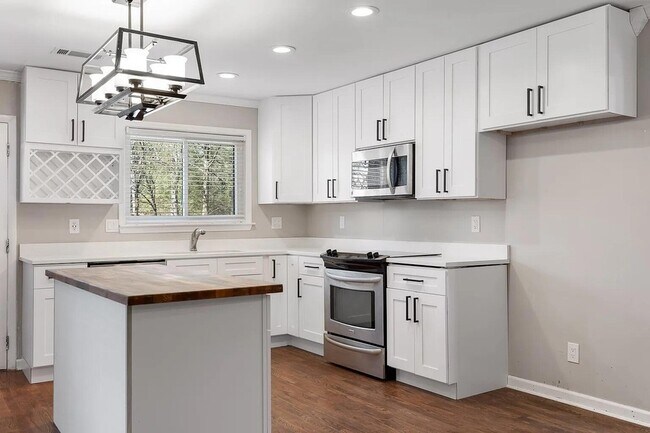 Building Photo - 627 Miles Rd