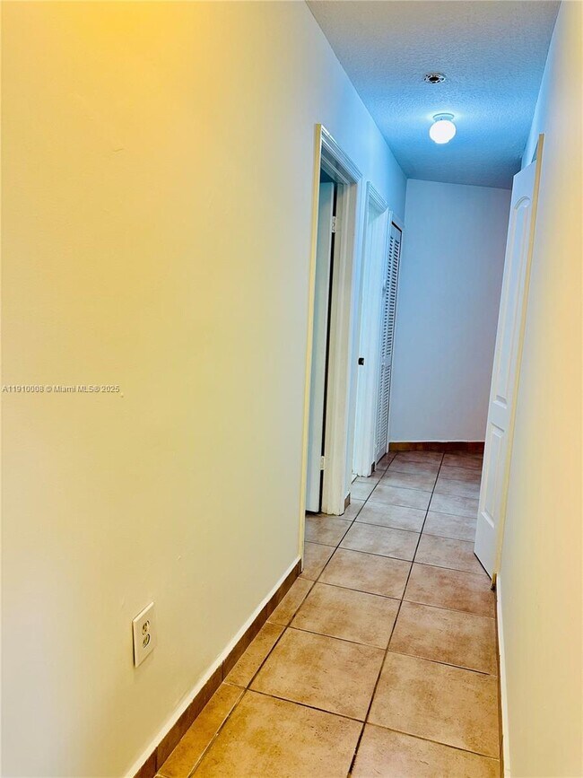 Building Photo - 1101 NW 134th Pl