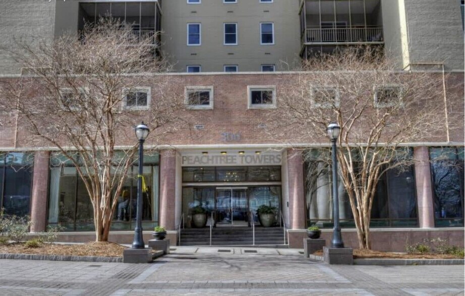 Building Photo - 300 W Peachtree St NW