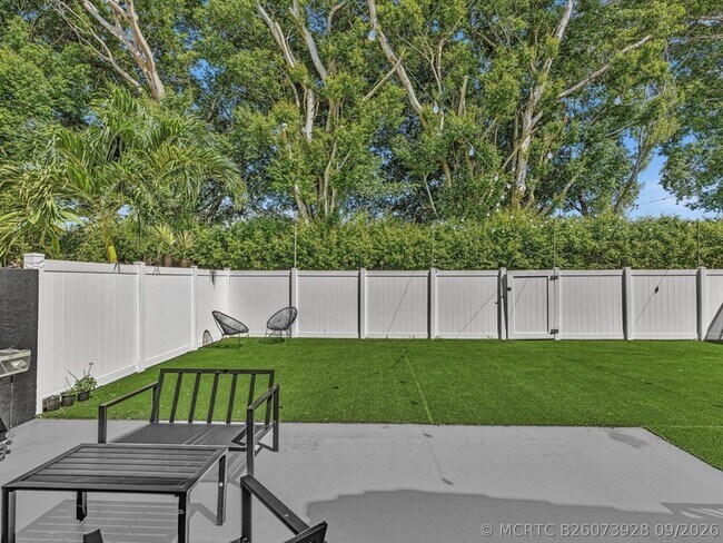 Building Photo - 7834 Oak Grove Cir
