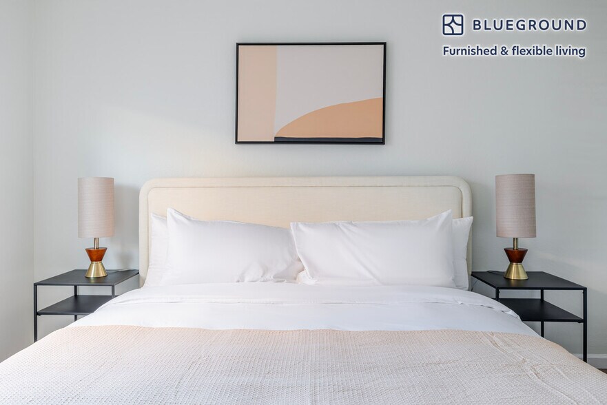 Building Photo - 245 Bush St