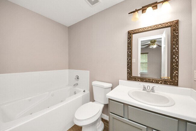 Building Photo - 3919 Vauxhall Dr S