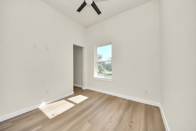 Building Photo - 8025 Peachtree St