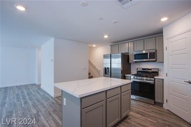 Building Photo - 843 Watford Pl