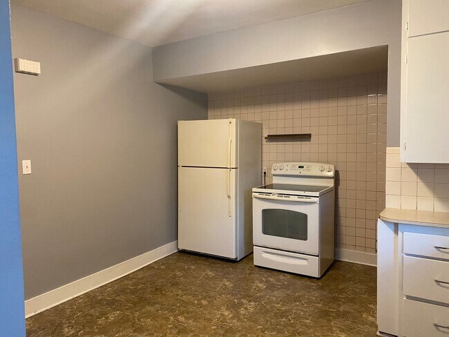 Building Photo - 717 5th Street