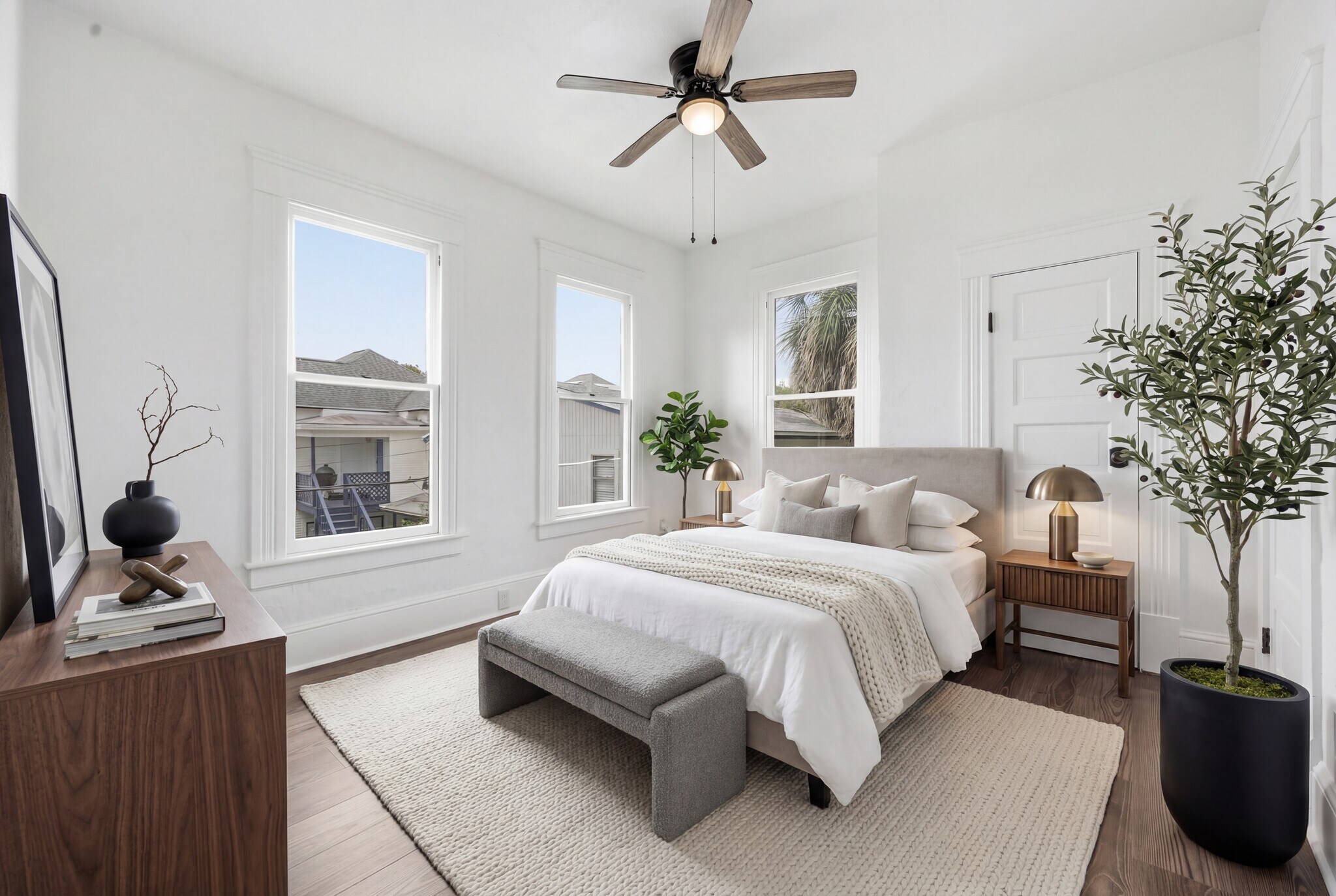 Bedroom/Living Room - 2253 Herschel St