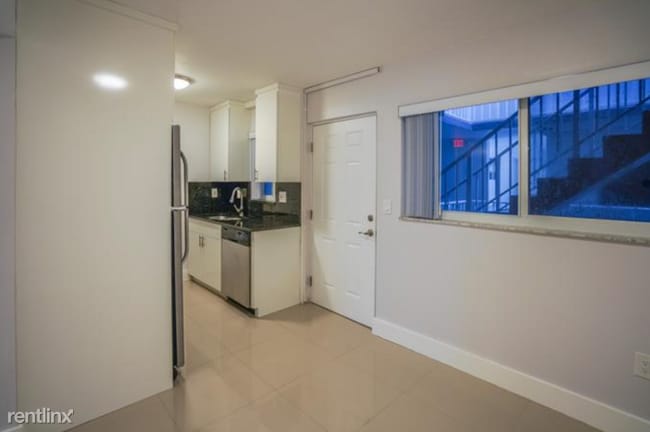 Building Photo - 1986 Biarritz Dr