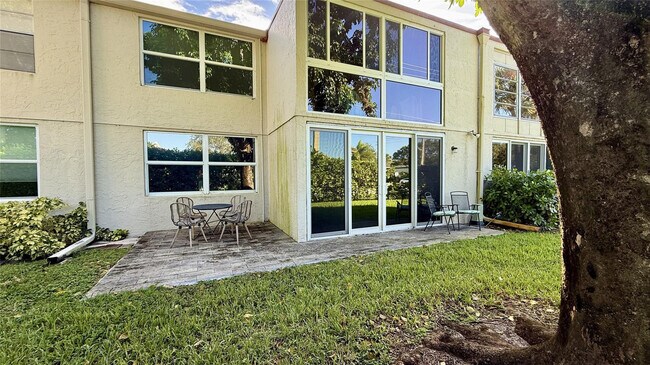 Building Photo - 12 Willowbrook Ln