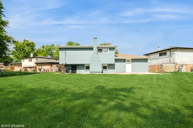 Building Photo - 15463 Diekman Ct