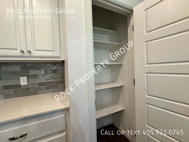 Building Photo - 1111 Magnolia Dr