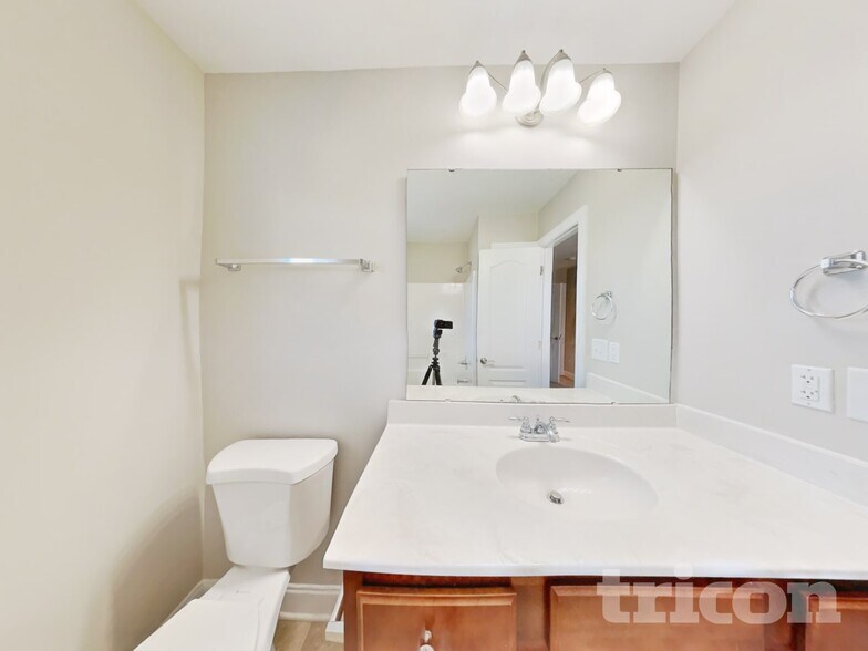 Building Photo - 302 Oxfordshire Dr