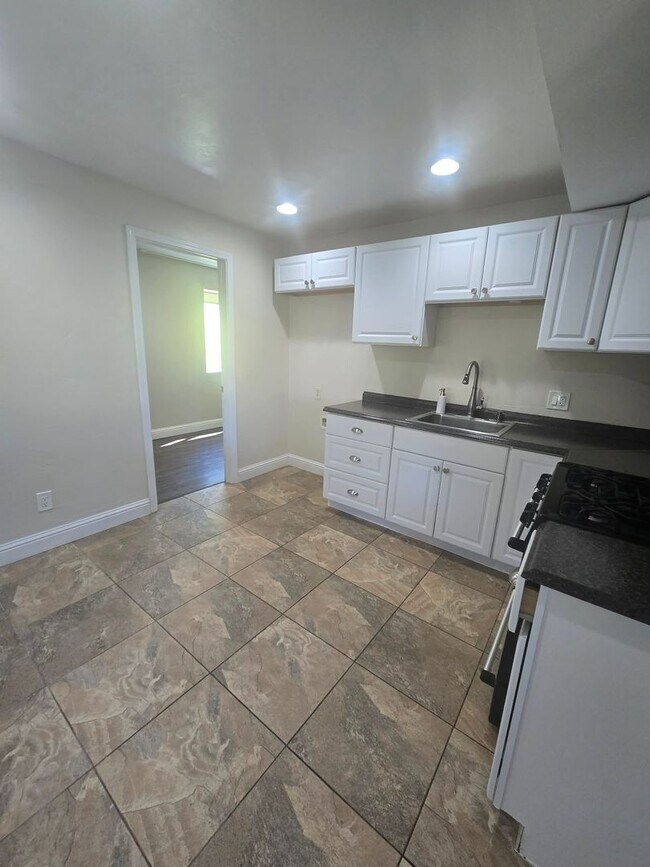 Building Photo - 4979 Florence Ct