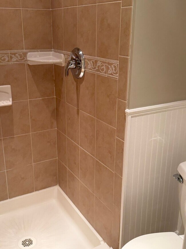 Building Photo - Stunning Home, Great Location, and More!