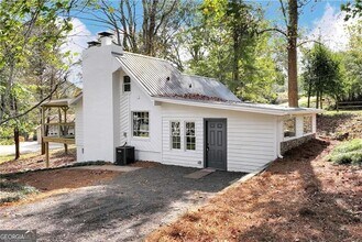 Building Photo - 75 Lake Dr