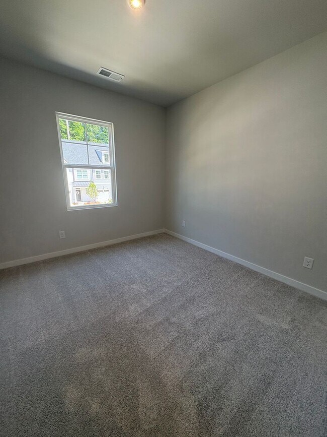Building Photo - New Construction 3BR/2.5 BA in Griffith Lakes