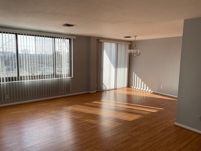 living rm, dining rm - 3450 Toledo Ter