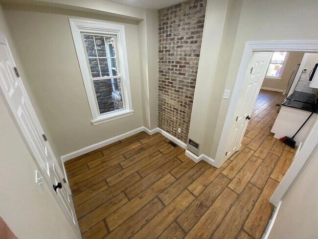 Building Photo - Stylish 3-Bedroom 2.5 Bath Available in Lancaster City