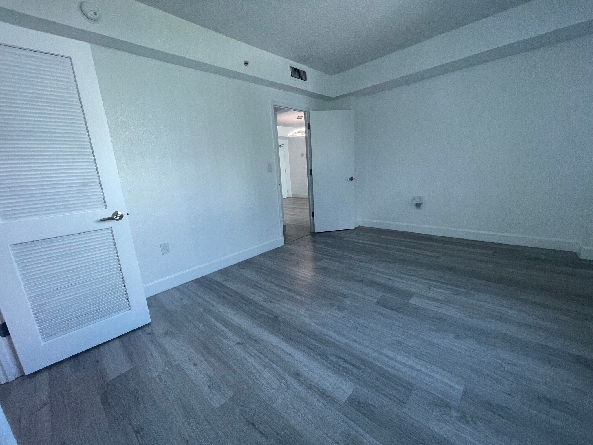 Building Photo - 7501 E Treasure Dr