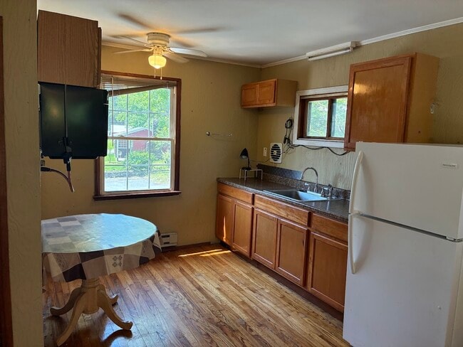 Building Photo - Chestnut Grove Village 200