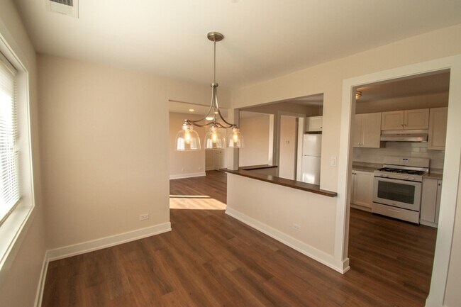 Building Photo - 14949 Lake View Dr