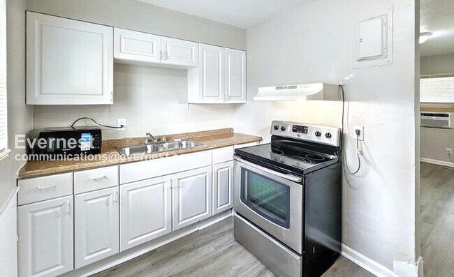 Building Photo - 913 E 11th Ave