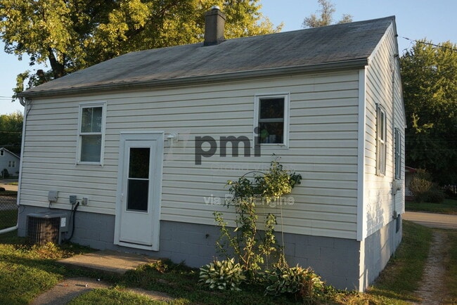 Building Photo - 2582 E Garfield Ave