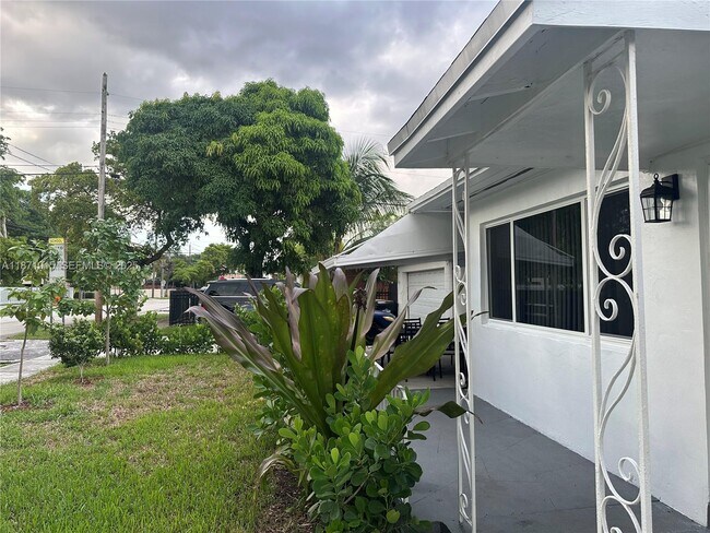 Building Photo - 13035 NE 7th Ave