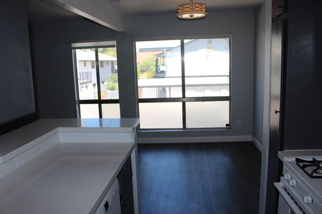 Building Photo - Upstairs 1 bedroom in Fairmont Gardens Com...