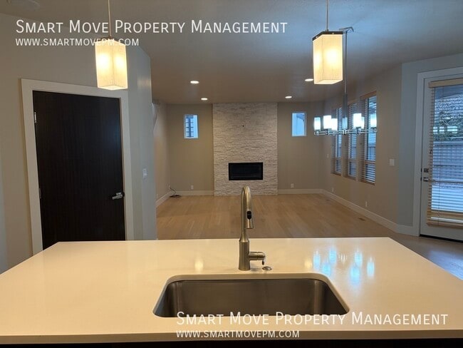 Building Photo - 2929 E Heartleaf Ln