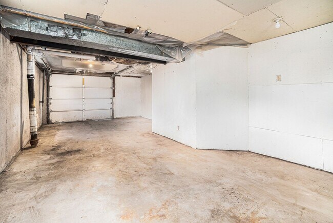 Building Photo - **$0 Application Fee for August!** Charmin...
