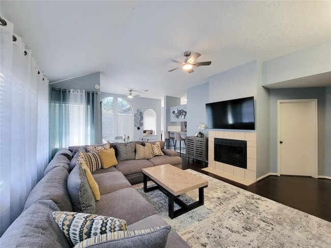 Building Photo - 7122 River Garden Dr